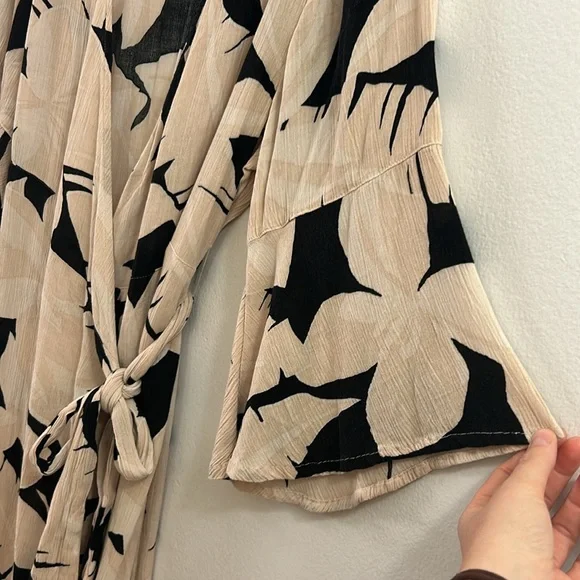 Billabong wrap dress Size L - Picture 3 of 7